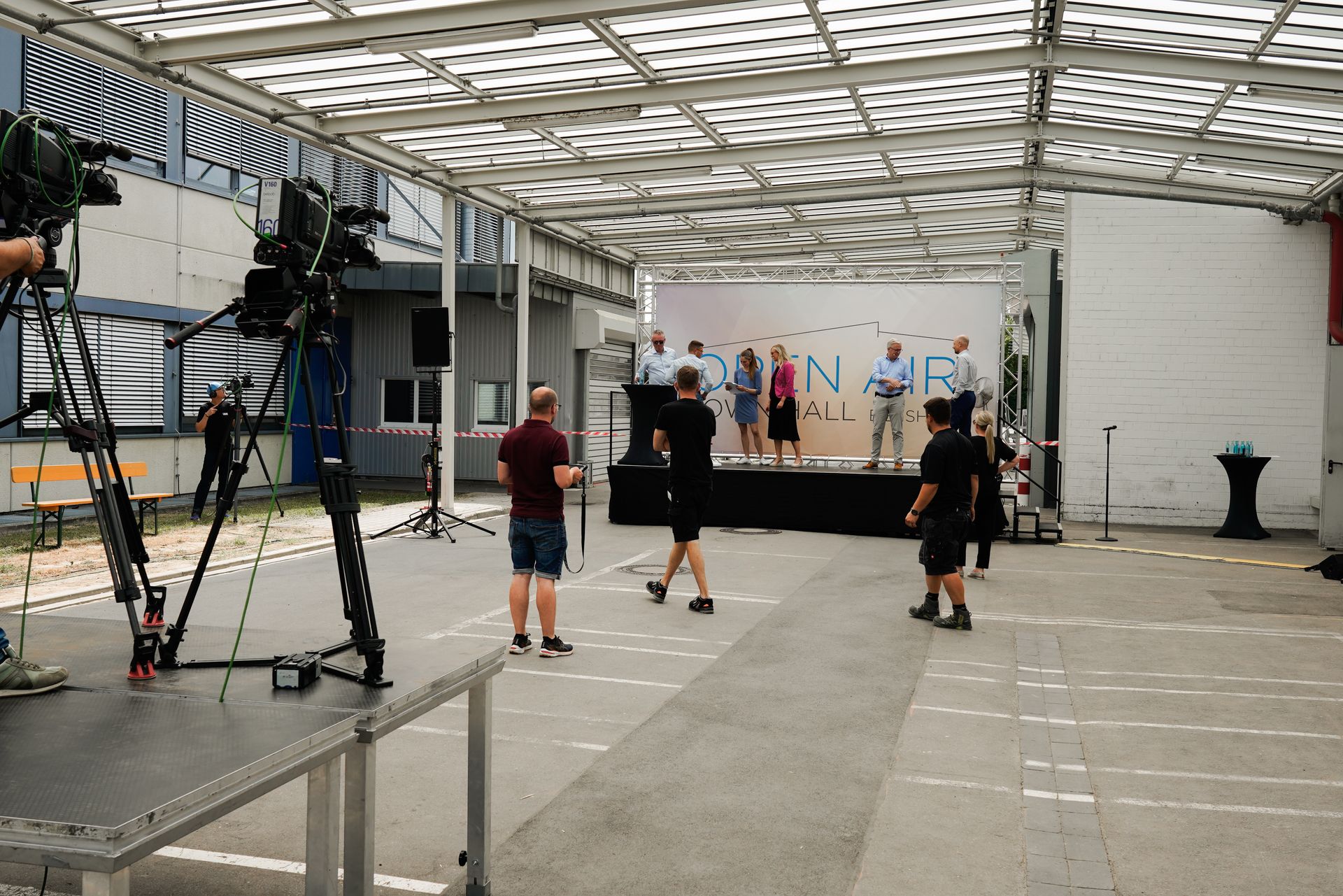 Aufbau des Town Halls vor Ort